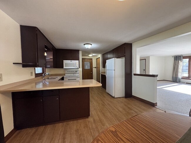 Building Photo - 1798 Chateau Dr