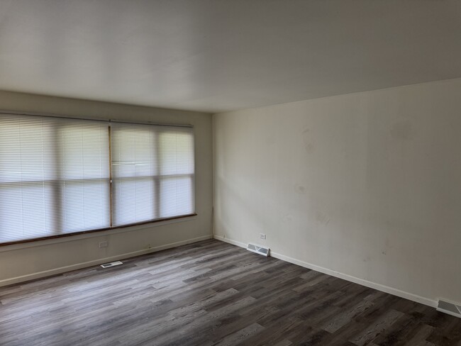 Building Photo - 14837 Cottage Grove Ave