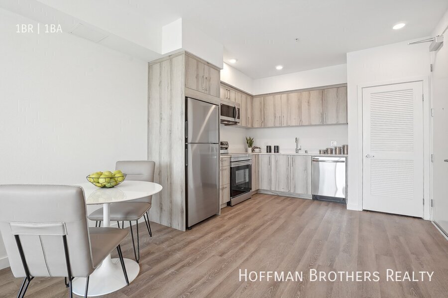 Foto principal - 224 N Alvarado St