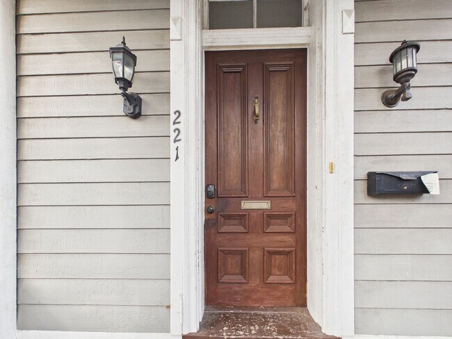 Foto del edificio - 221 N Spring St