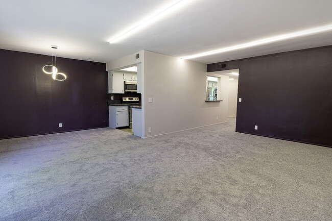 Foto del edificio - 1221 N Kings Rd