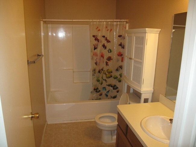 Building Photo - 1601 Falcon Dr