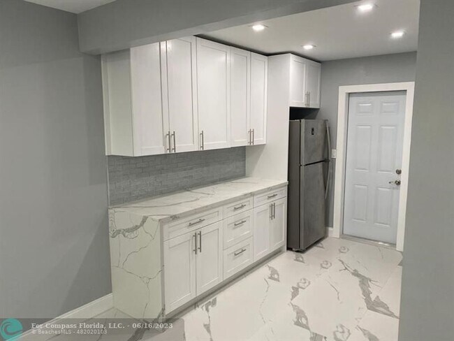 Foto del edificio - 1023 SW 15th Terrace