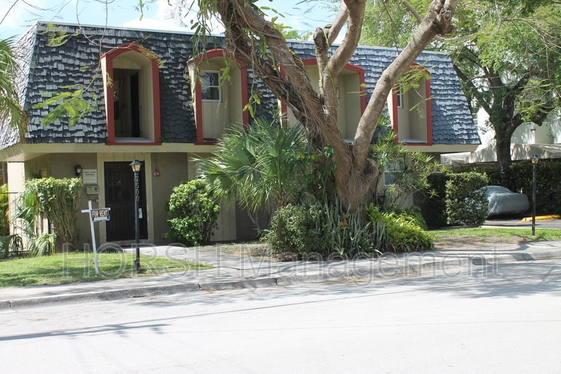 Primary Photo - 7500 SW 59th Pl
