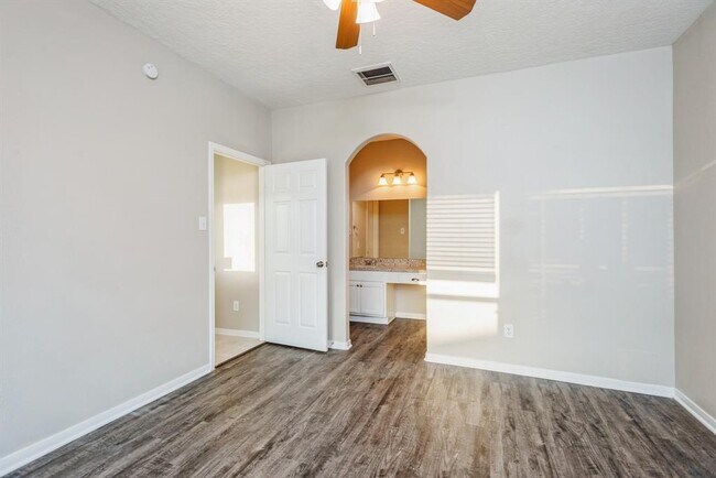 Building Photo - 21127 Wortham Oaks Dr