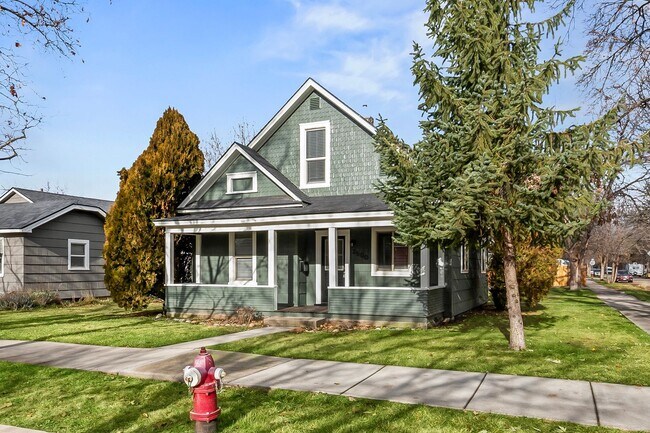 Building Photo - 3 Bedroom 1 Bathroom home in the North End...