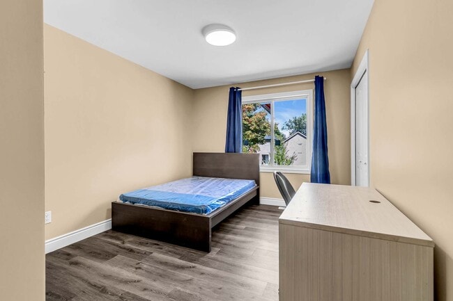 Photo du bâtiment - 709 Bridge Av