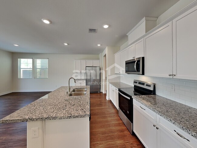 Foto del edificio - 6138 W Haleh Ave