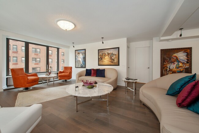 Building Photo - 40 E Delaware Pl