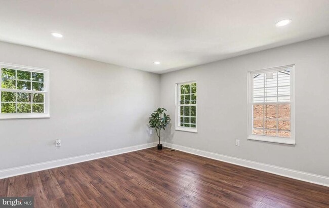 Building Photo - 7081 Leewood Forest Dr
