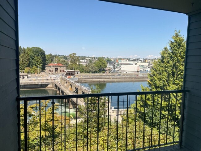 Foto del edificio - Live Above the Ballard Locks – Iconic View...