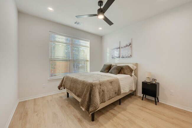 Foto del edificio - 309 Sterling St