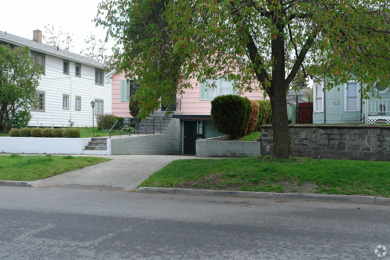 Foto del edificio - 1807-1809 W Riverside Ave