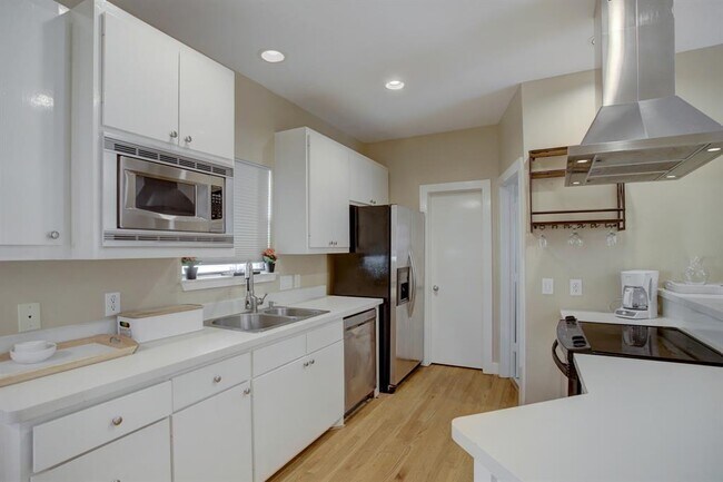 Foto del edificio - 9710 Linkmeadow Ln