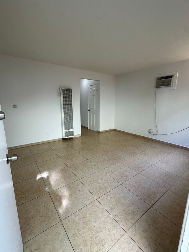 Foto del edificio - 2 Bedroom / 1 Bath Apartment for Rent