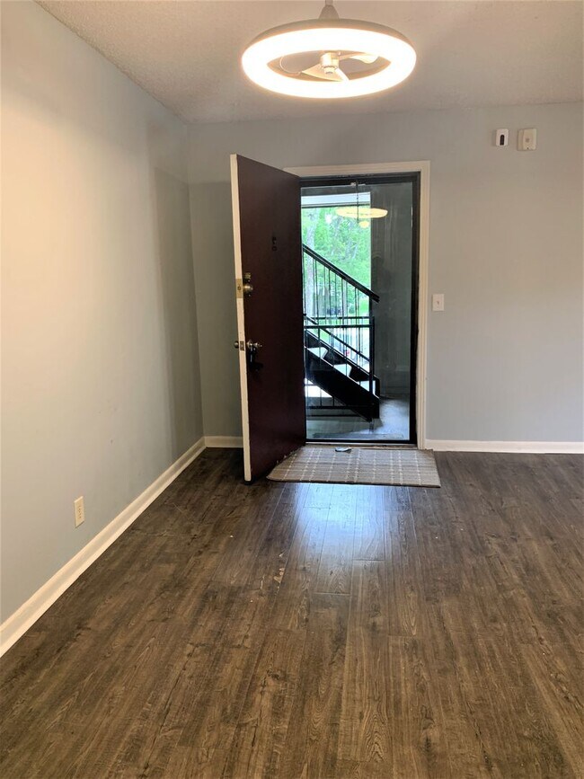 Building Photo - Kingswood Condominiums