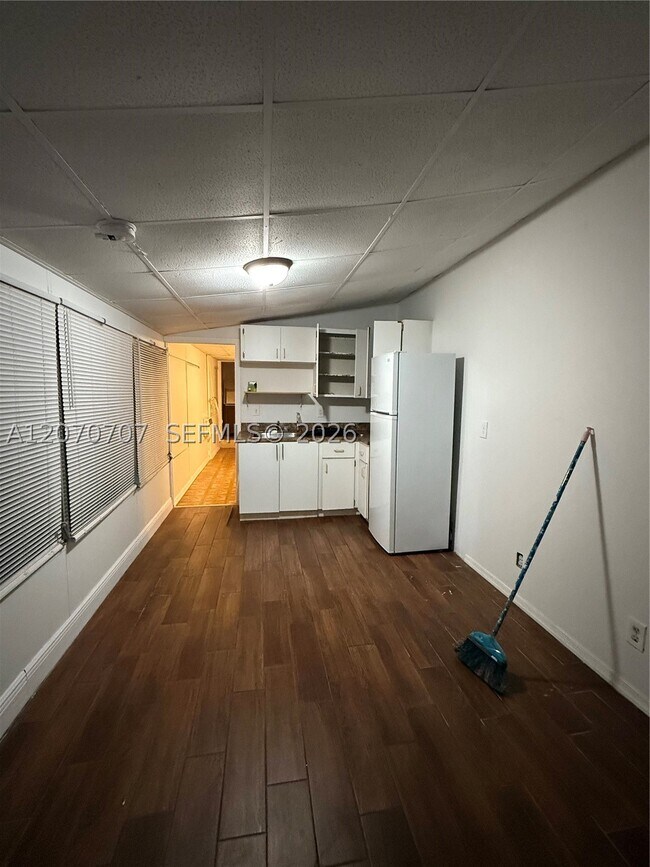 Foto del edificio - 700 SW 8th St
