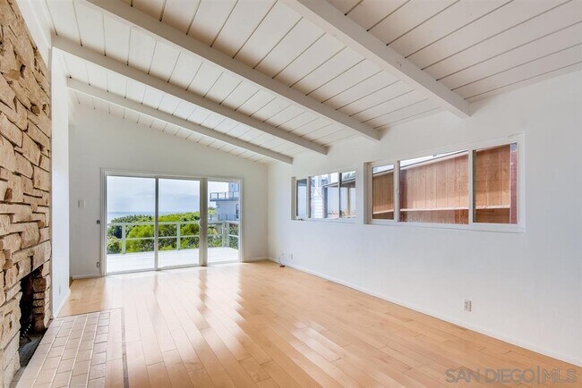 Building Photo - 5666 Linda Rosa Ave