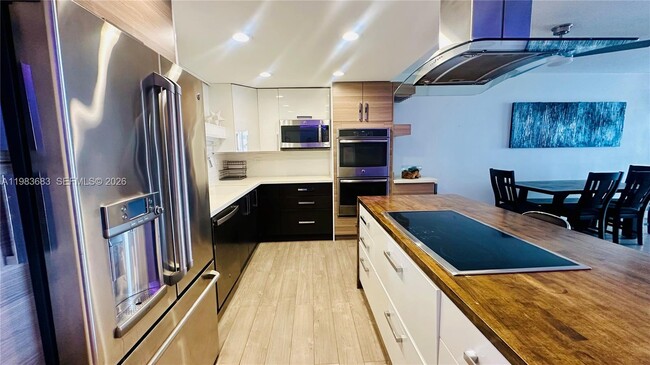 Foto del edificio - 19390 Collins Ave