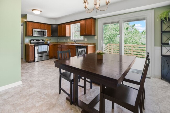 Building Photo - Pet Friendly Three Bedroom with Bonus!