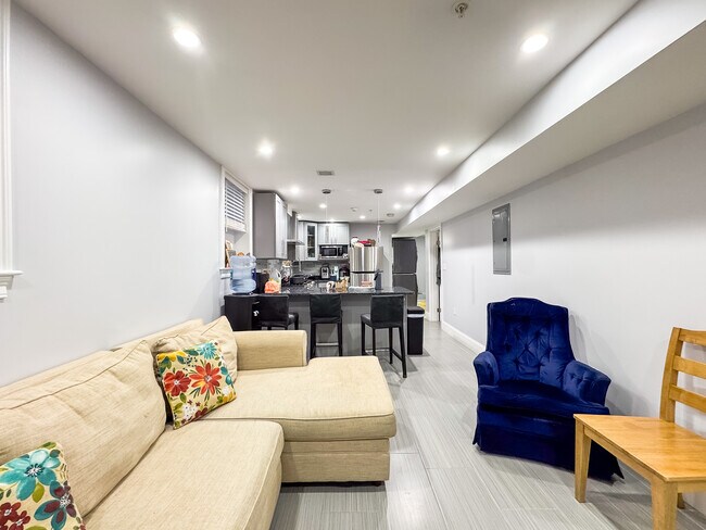 Building Photo - 62 Hecla St