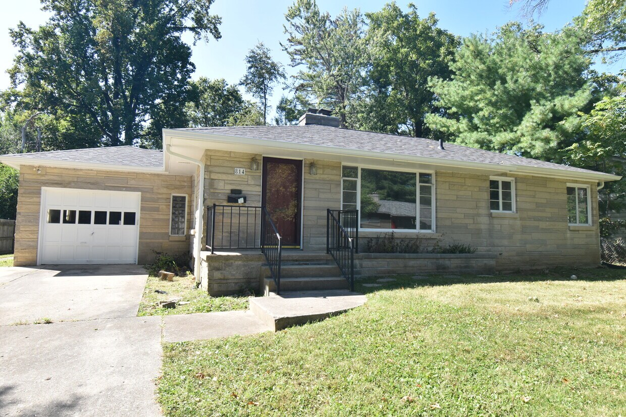 Primary Photo - 814 S Eastside Dr