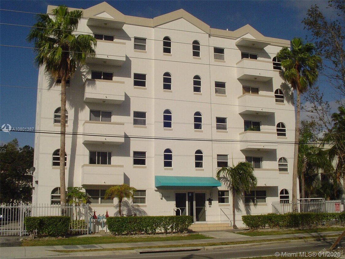 3052 SW 27th Ave 402 Miami Fl 33133 - 3052 SW 27th Ave  402 Miami Fl 33133