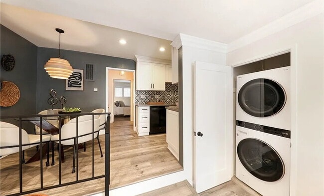 Building Photo - Amazing and Wonderful one bedroom Apartment .