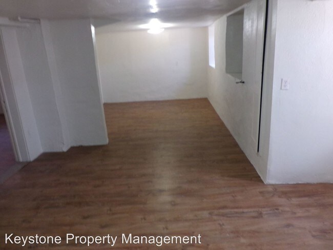 Foto del edificio - 823-825 Brown Ave