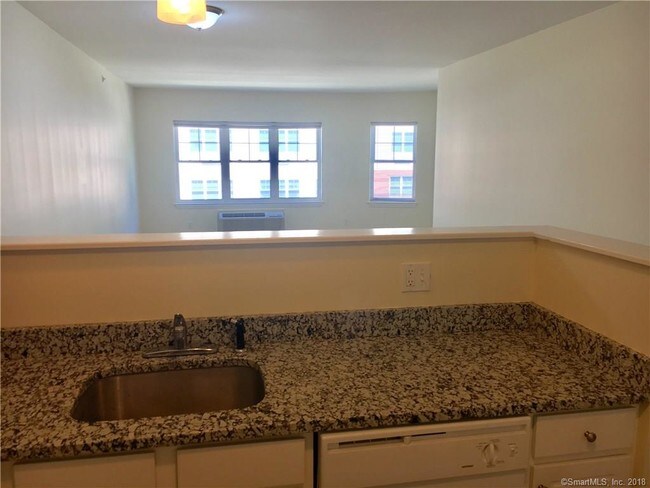 Foto del edificio - 70 Hillside Ave