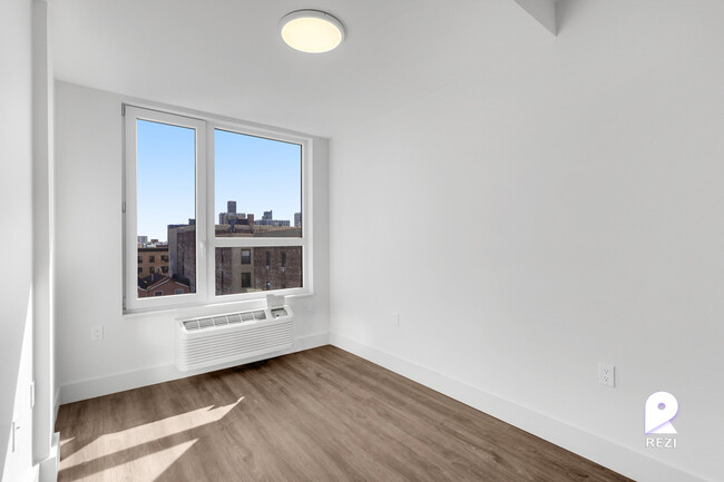 Building Photo - 2069 Honeywell Ave