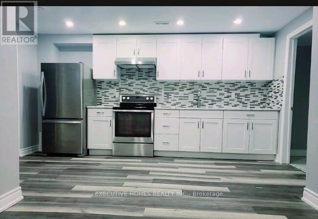Building Photo - 905 Stoutt Cres