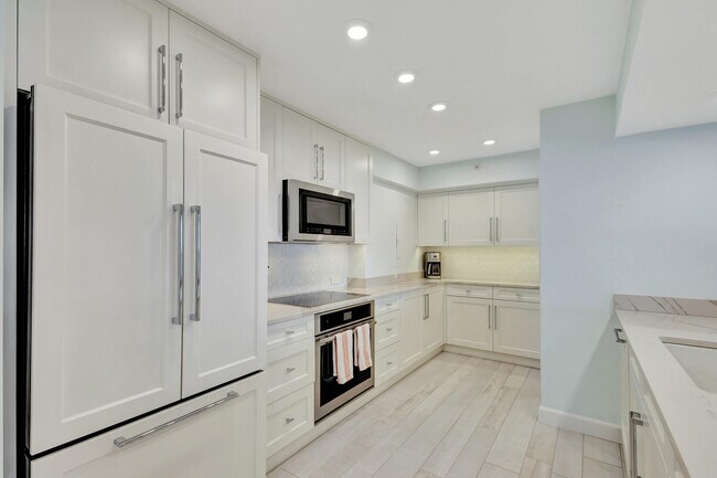 Building Photo - 450 Ocean Dr