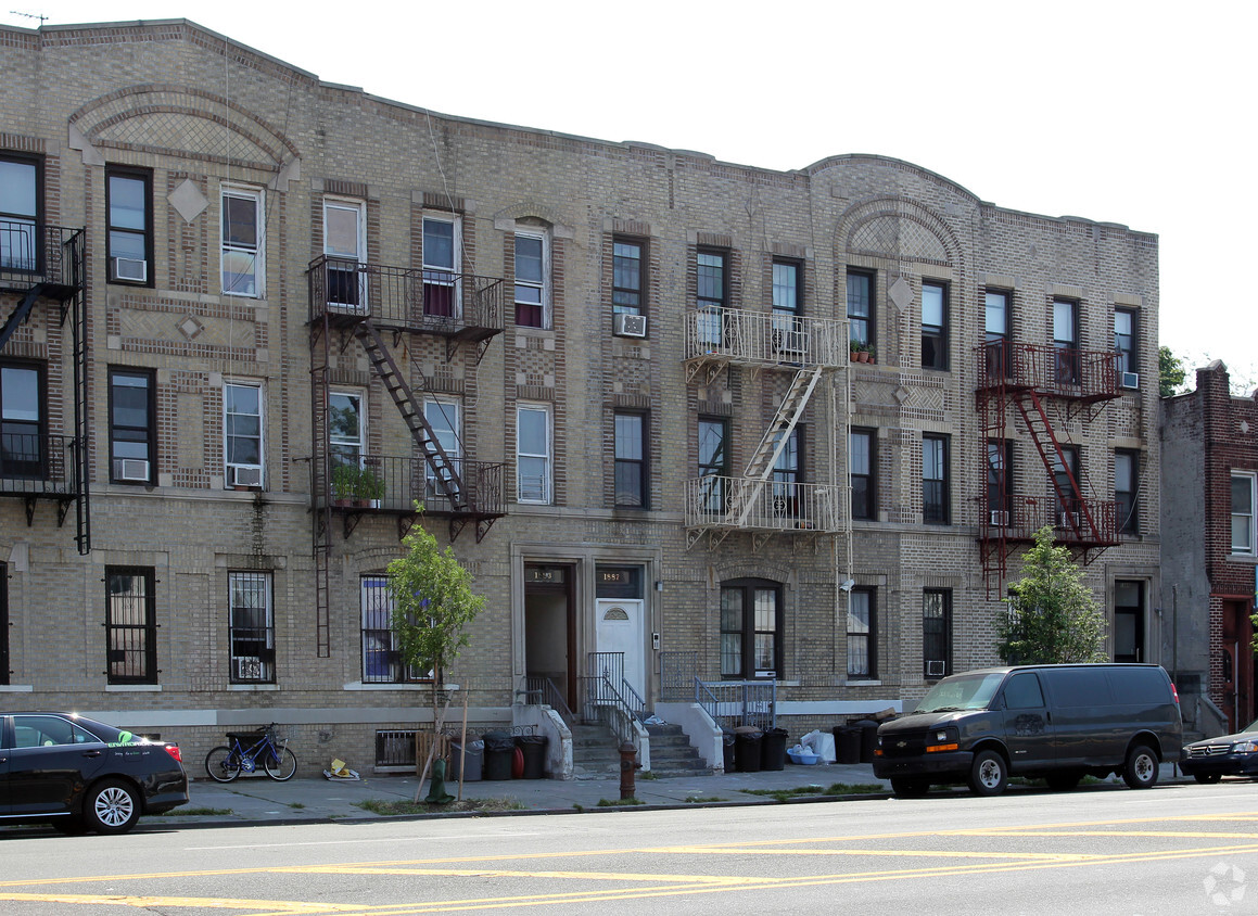 Foto principal - 1887 Coney Island Ave