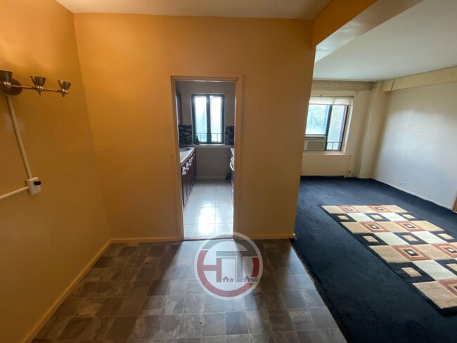 Foto del edificio - 1541 Metropolitan Ave