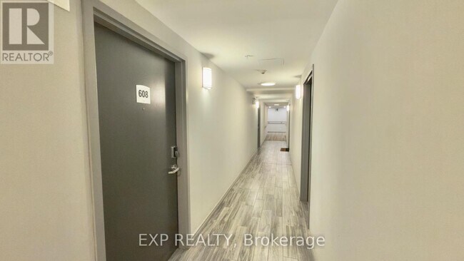 Building Photo - 275B Larch St