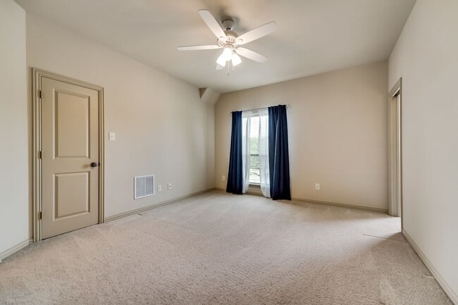 Foto del edificio - Gorgeous Custom Home on a private 1 acre l...