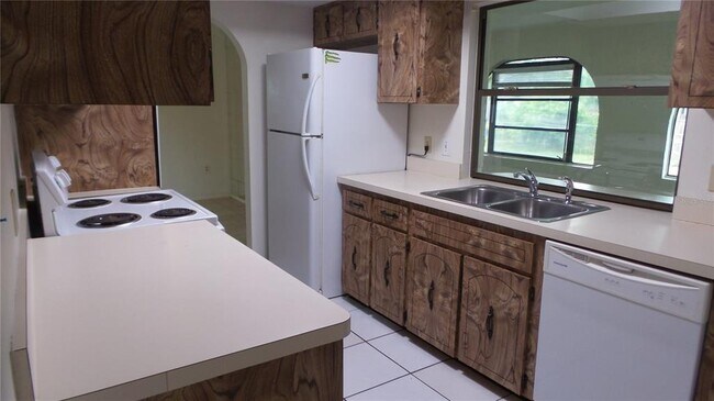Foto del edificio - 1286 Golden Oak Dr
