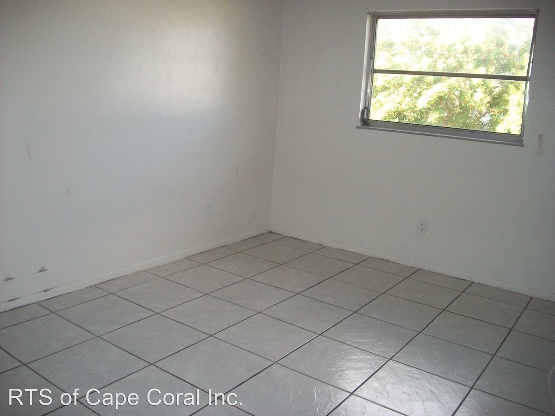 Building Photo - 319 Cape Coral Pkwy E