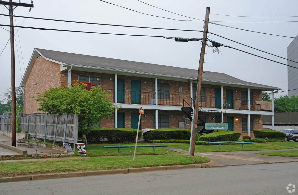 Building Photo - 2670 Broadway