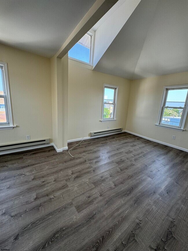 Foto del edificio - 6419 Ventnor Ave