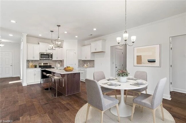 Foto del edificio - 1675 Ashmead Ln