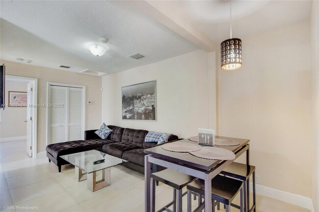 Foto del edificio - 518 SW 7th Ave