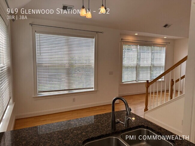 Foto del edificio - 949 Glenwood Station Ln