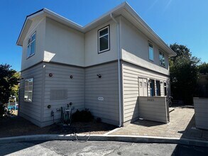 Building Photo - 2025 Avy Ave