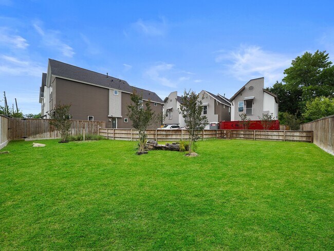 Foto del edificio - 7502 B Carver Rd