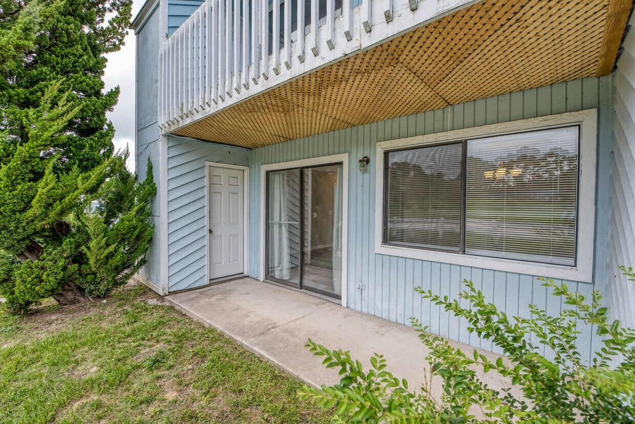 Foto principal - 2 bedroom 1 bath condo - Hampstead