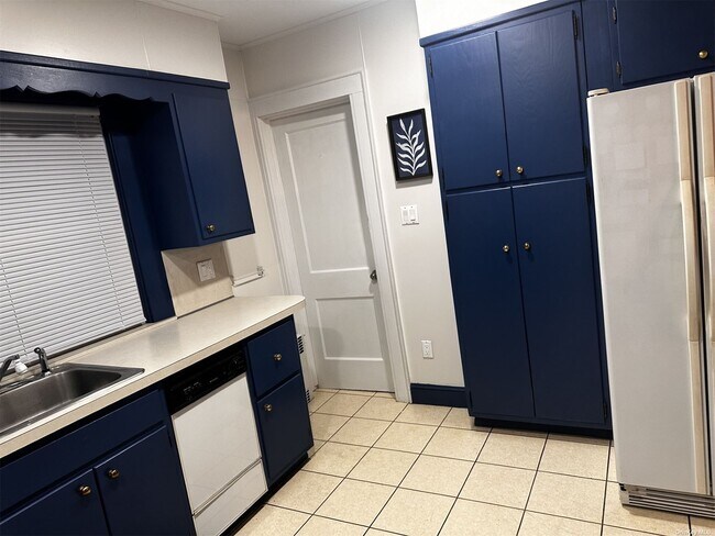 Foto del edificio - 58 Westbury Ave