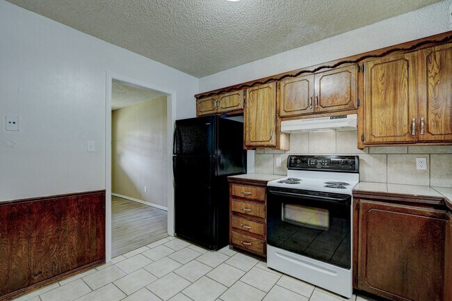 Building Photo - 2 bed, 1 bath apartment in Noble,OK
