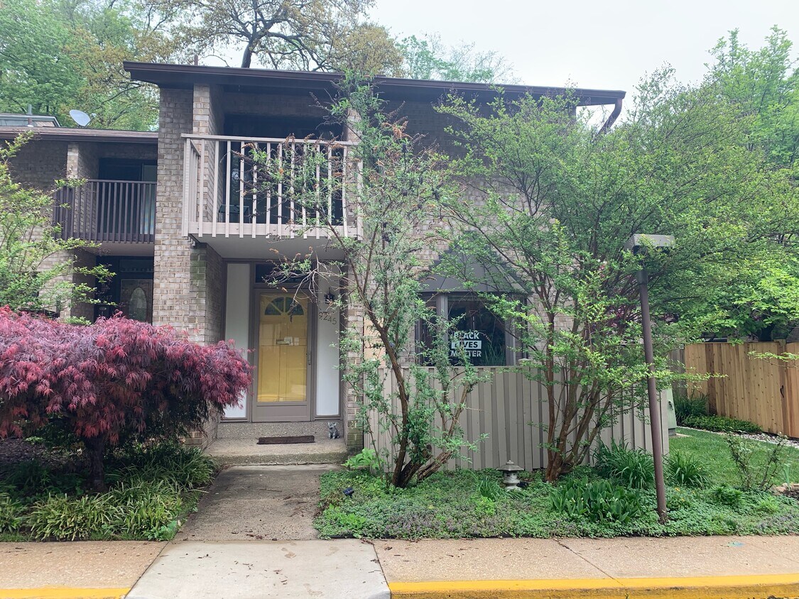 Primary Photo - 9245 Three Oaks Dr